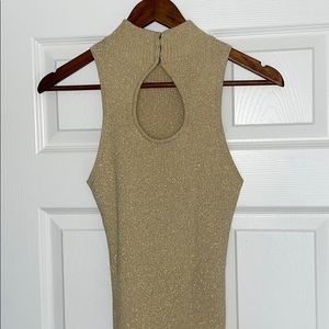 Women’s Key-Hole Sleeveless 💛